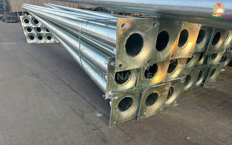 cột đèn tròn côn