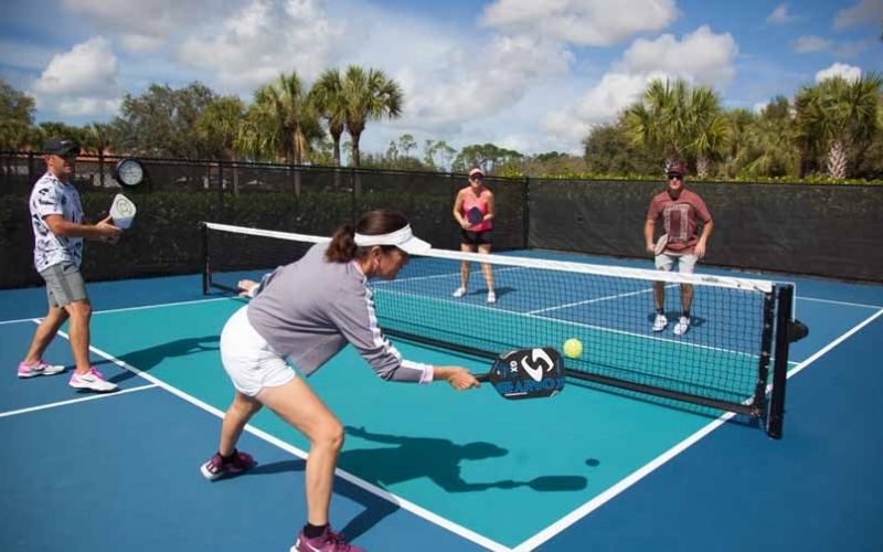 giá cột đèn sân pickleball