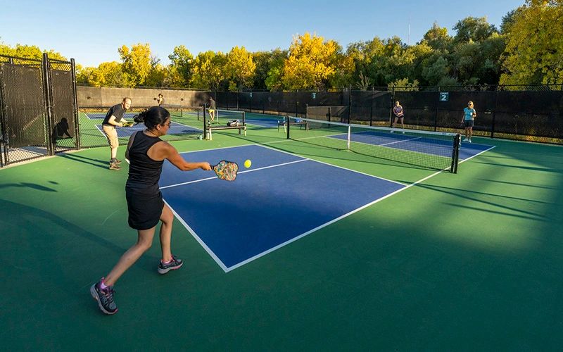 cột đèn sân pickleball