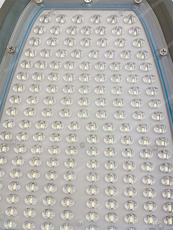 đèn năng lượng mặt trời 200w