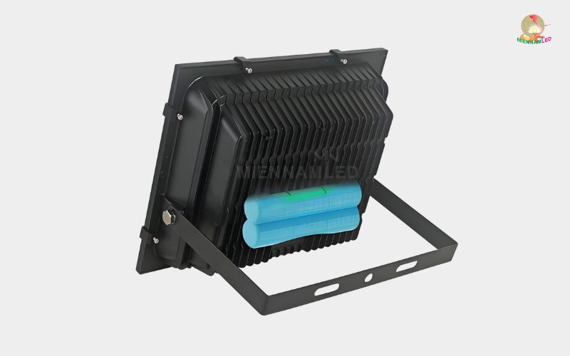 đèn pha năng lượng mặt trời 300w