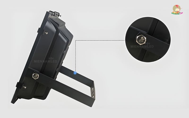 đèn pha năng lượng mặt trời 300w