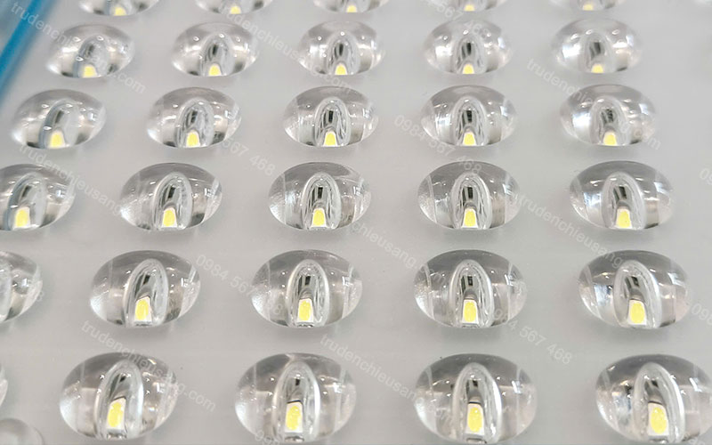 đèn năng lượng 200w